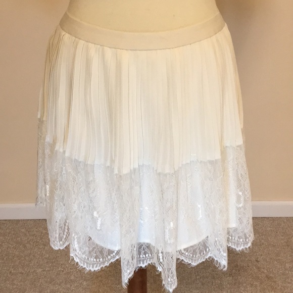 Lovely lace white skirt - Picture 1 of 4